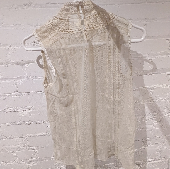3/$30 Anthropologie: Tiny lace top - Picture 3 of 4
